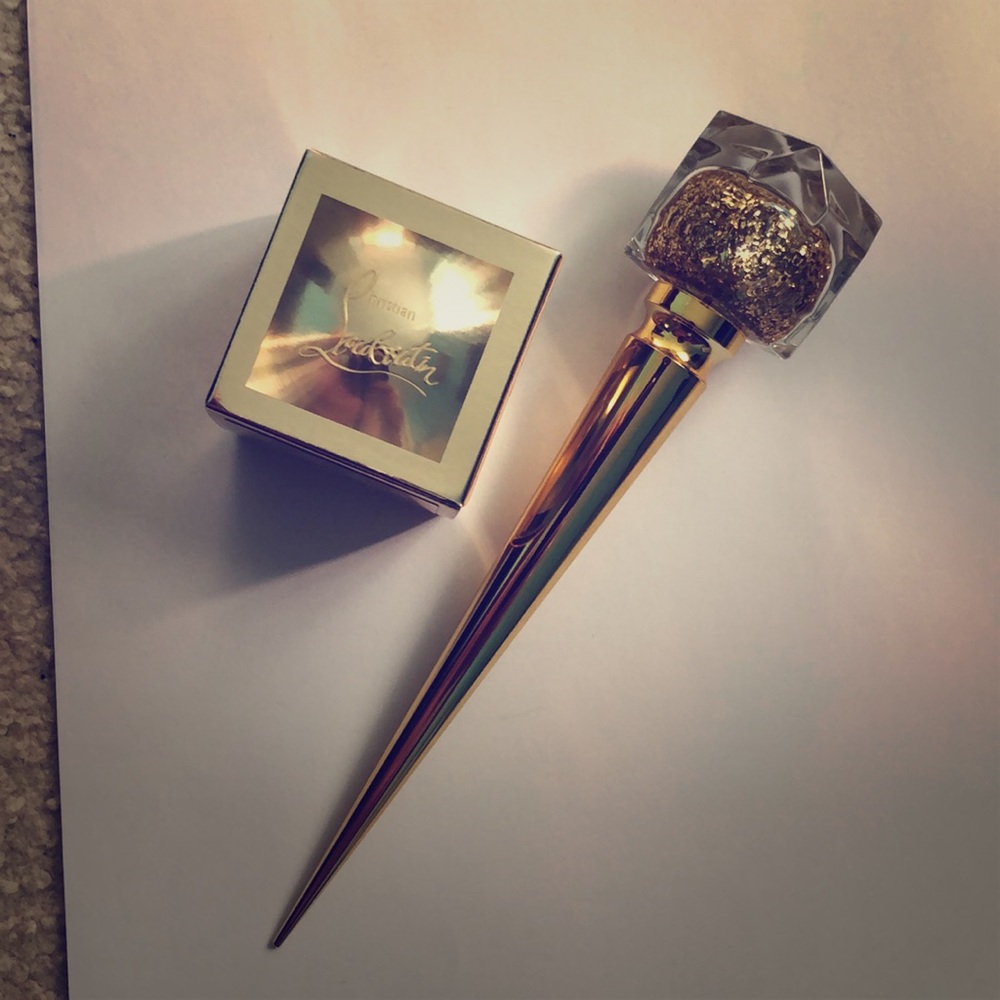 Christian louboutin goldomania nail colour